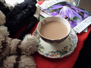 ミルクティーとガーデン雑誌