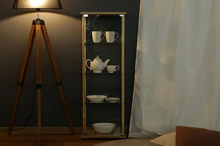 4面ガラス張り　木製支柱