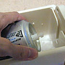 缶を吸盤ごと外す