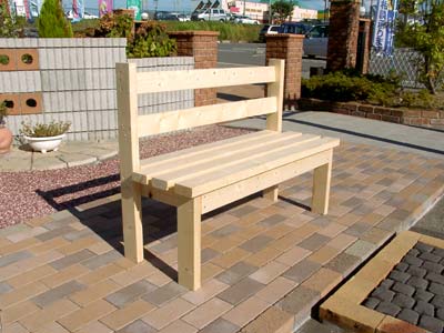 大工の作った長椅子 DIYで作るベンチ！初心者が自宅で簡単に作る