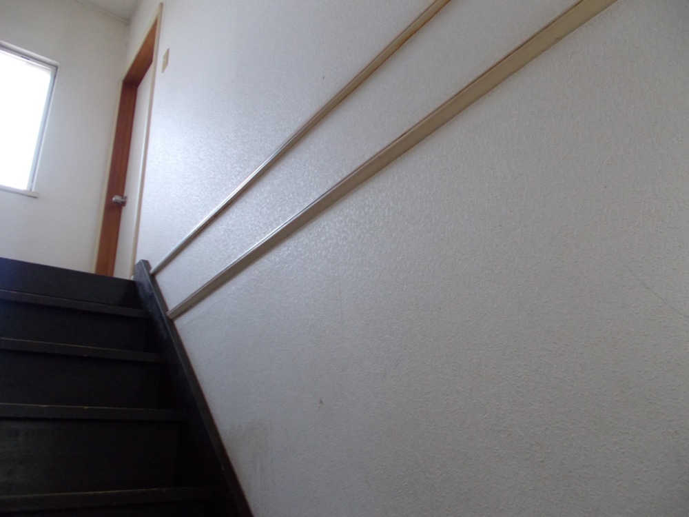 屋内手すり before