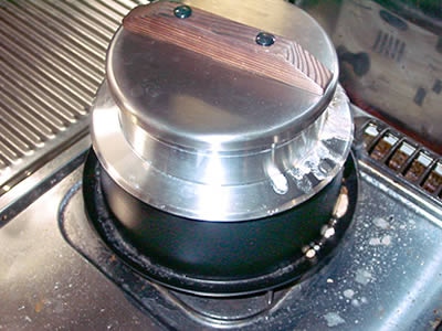 3.ふきこぼれたら弱火で7分