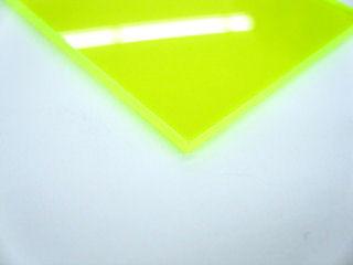 アクリパーツ　正方形　蛍光　５０×５０×２
