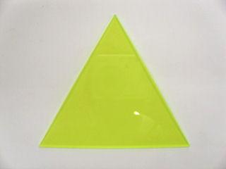 アクリパーツ　正三角形　蛍光　１００×１００×１００