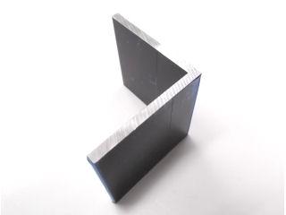 アングルピース　３．０×３０×３０　ブラック