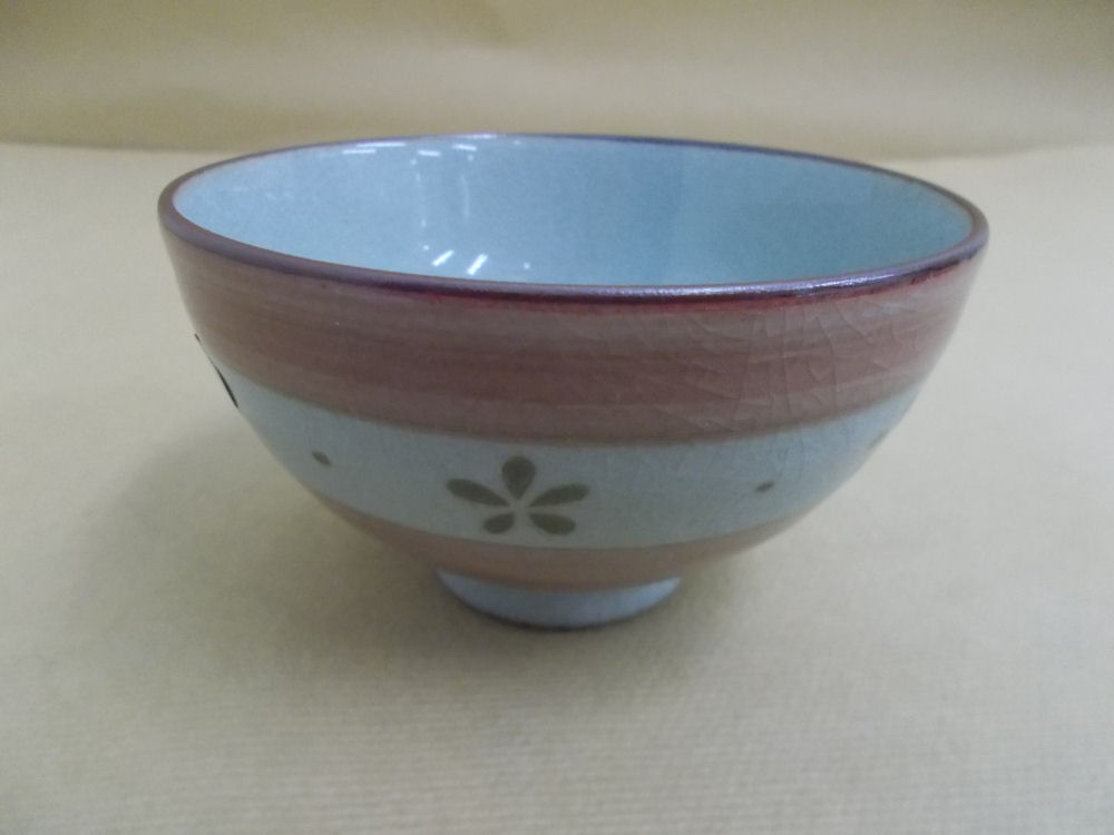 飯碗　呉須巻帯小花　赤