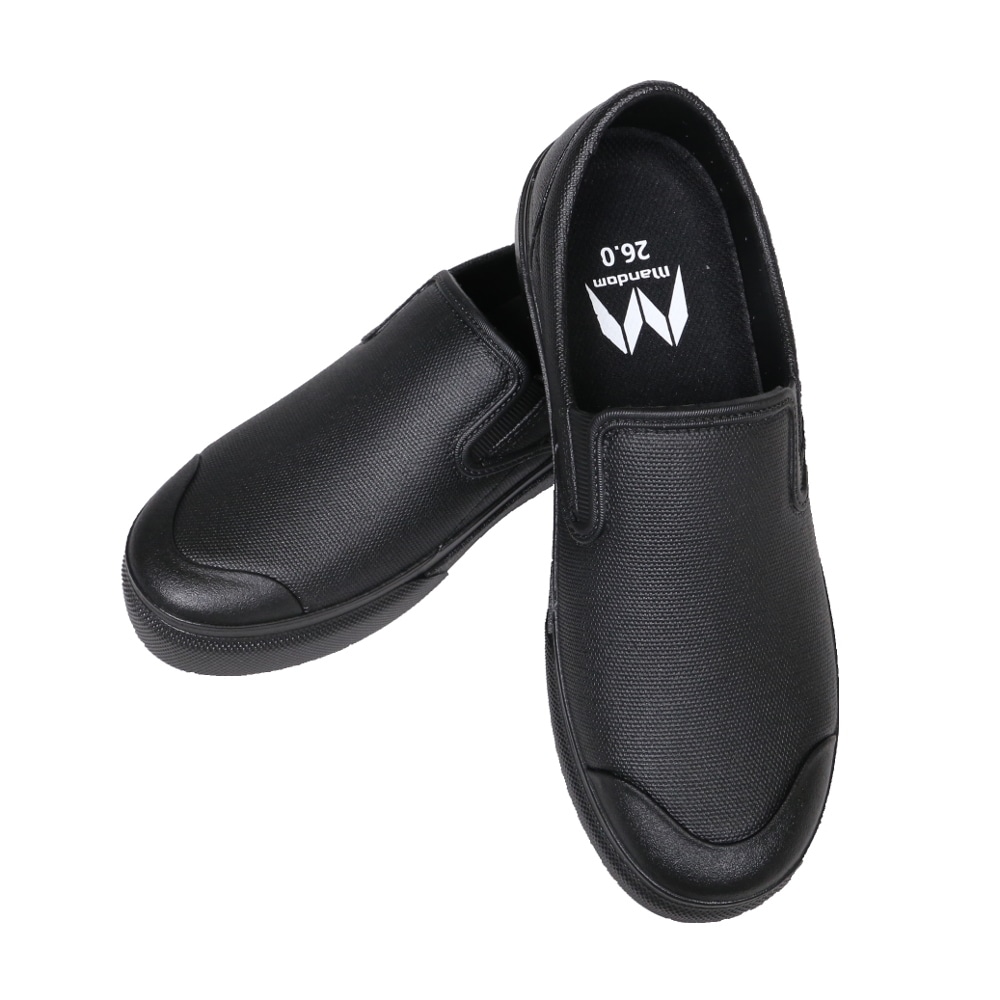 防水シューズ　マンダム５６黒　　２６．０ｃｍ