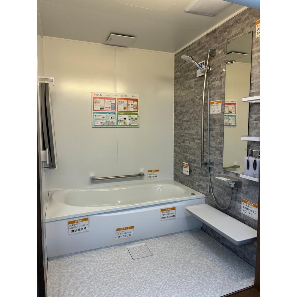【展示品】　ＴＯＴＯ　システムバス　サザナ　幅１６０×奥行１６０ｃｍ　一般地用　２０年製