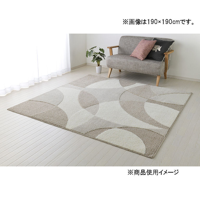 ベージュ