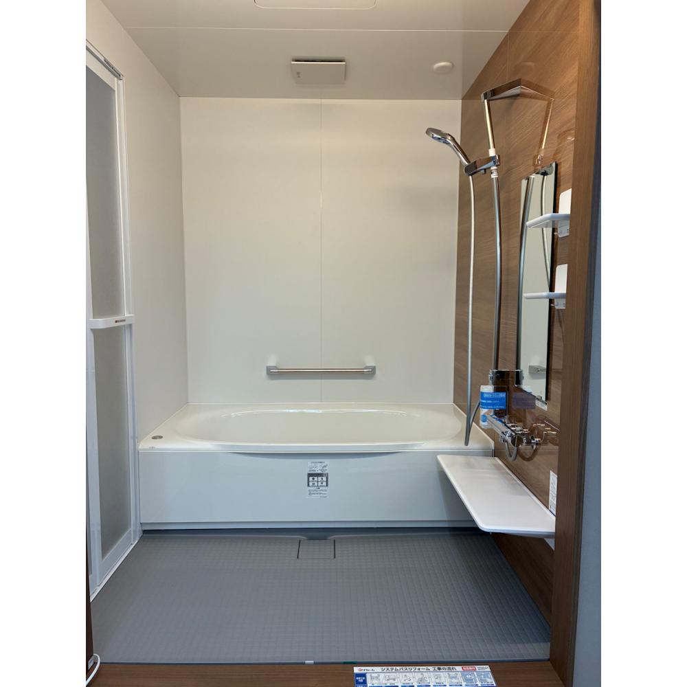 【展示品】　ＬＩＸＩＬ　システムバス　リデア　幅１６０×奥行１６０ｃｍ　２２年製