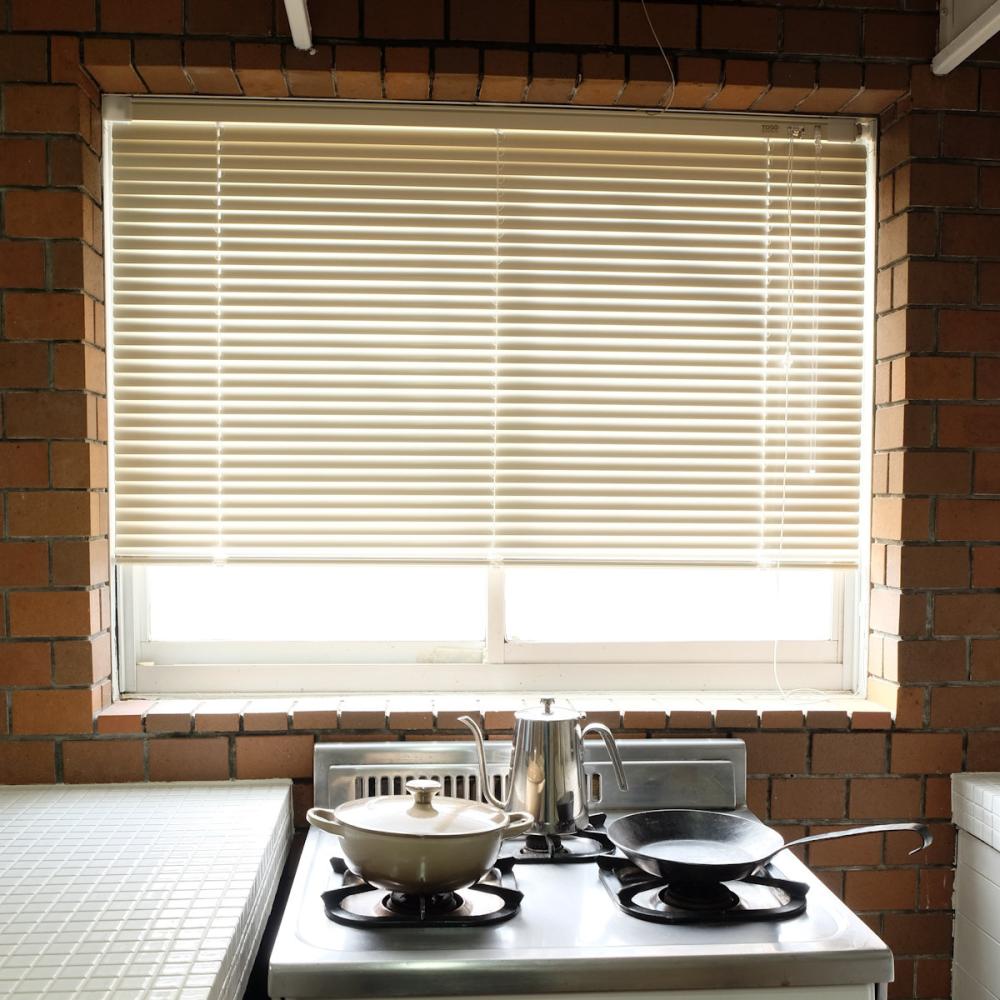 オーダーアルミブラインド　ニューレゾン浴窓テンション　遮熱　幅３３～１００高１１～１００