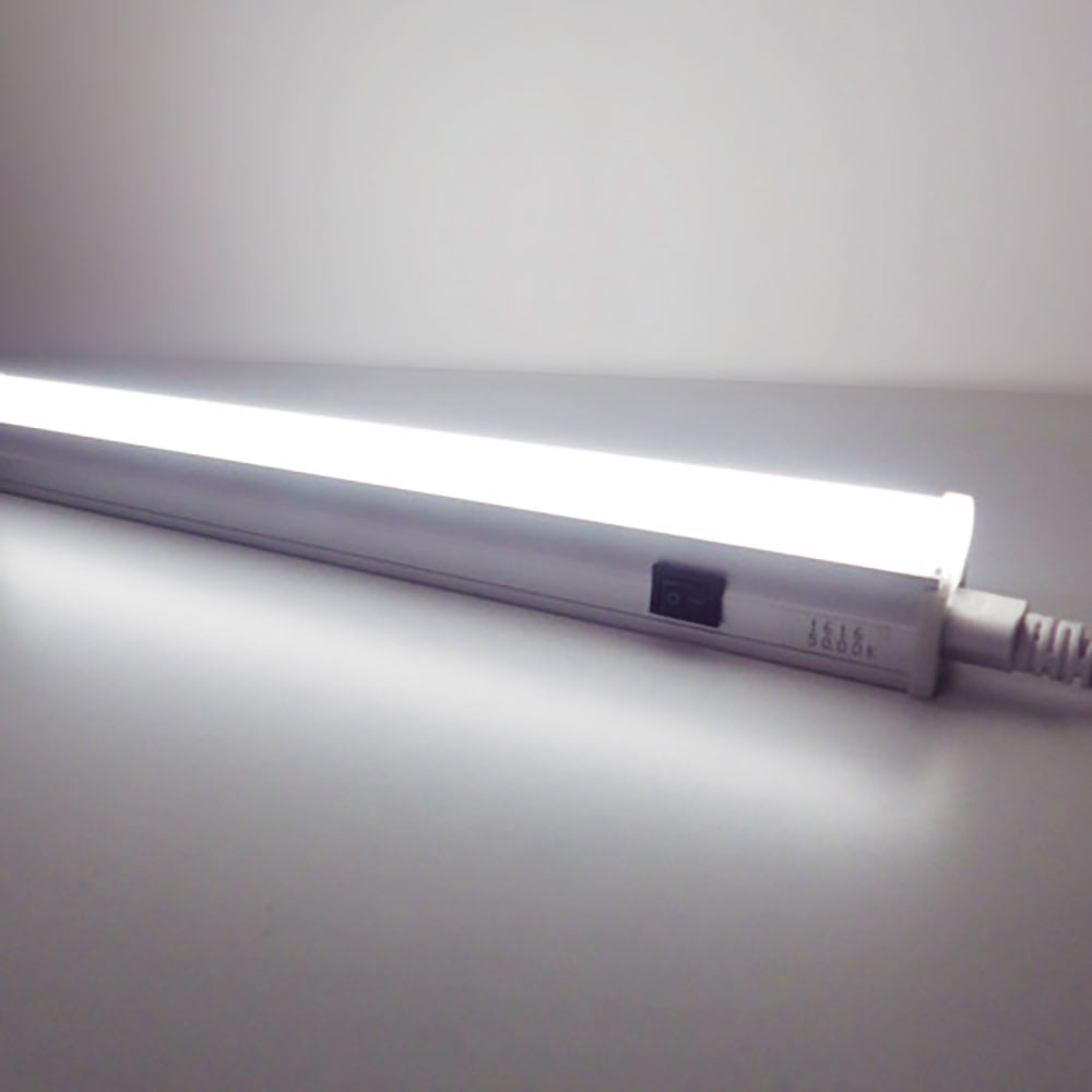 ｔｌｉｇｈｔ　ＬＥＤシームレス照明　Ｌ６００　５０００Ｋ　スイッチ付　ＴＬＳＭＬ６００ＮＡ５０Ｆ－＿