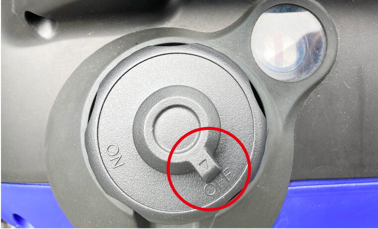 燃料タンクキャップつまみをOFFにした写真